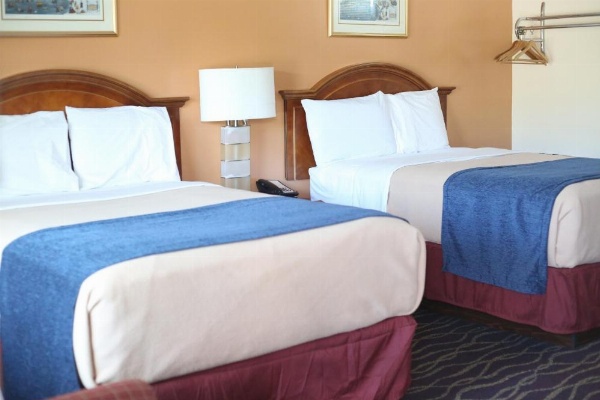 Cozy Corner Motel image 18