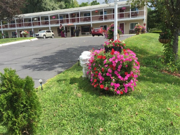 Cozy Corner Motel image 30